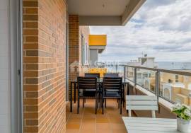 Excellent 1-bedroom apartment with sea views in a condominium with a  pool, south-facing balcony next to Quarteira beach.