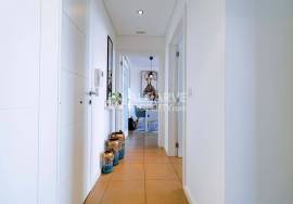 Excellent 1-bedroom apartment with sea views in a condominium with a  pool, south-facing balcony next to Quarteira beach.