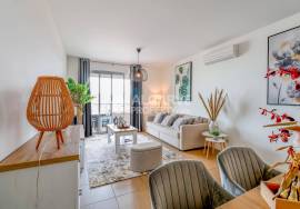 Excellent 1-bedroom apartment with sea views in a condominium with a  pool, south-facing balcony next to Quarteira beach.