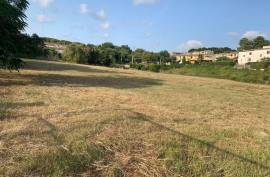 Plot with great potential for equipment on urban land. Plot with great potential for equipment on urban land.