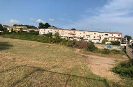 Plot with great potential for equipment on urban land.