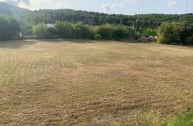 Plot with great potential for equipment on urban land. Plot with great potential for equipment on urban land.