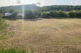 Plot with great potential for equipment on urban land. Plot with great potential for equipment on urban land.