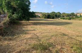 Plot with great potential for equipment on urban land. Plot with great potential for equipment on urban land.