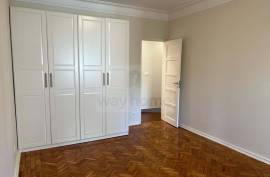 2 Bedroom Apartment | Benfica | Leasehold | Refurbished