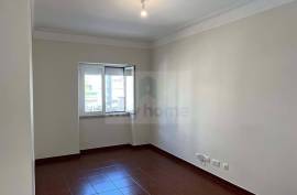 2 Bedroom Apartment | Benfica | Leasehold | Refurbished