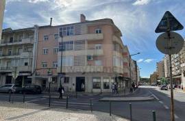 2 Bedroom Apartment | Benfica | Leasehold | Refurbished