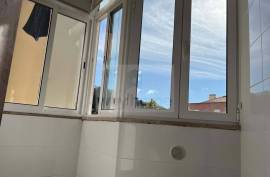 2 Bedroom Apartment | Benfica | Leasehold | Refurbished