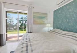 Carvoeiro – Spacious luxury 5+1-bedroom villa with pool, sea views, double garage on large private plot