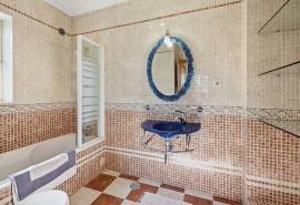 Carvoeiro – Spacious luxury 5+1-bedroom villa with pool, sea views, double garage on large private plot