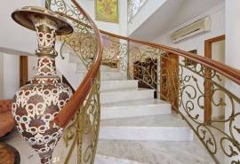 Carvoeiro – Spacious luxury 5+1-bedroom villa with pool, sea views, double garage on large private plot