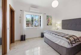 Carvoeiro – Spacious luxury 5+1-bedroom villa with pool, sea views, double garage on large private plot