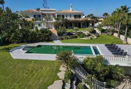 Carvoeiro – Spacious luxury 5+1-bedroom villa with pool, sea views, double garage on large private plot