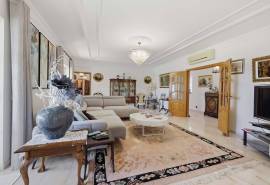 Carvoeiro – Spacious luxury 5+1-bedroom villa with pool, sea views, double garage on large private plot