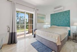 Carvoeiro – Spacious luxury 5+1-bedroom villa with pool, sea views, double garage on large private plot