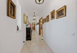 Carvoeiro – Spacious luxury 5+1-bedroom villa with pool, sea views, double garage on large private plot