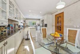 Carvoeiro – Spacious luxury 5+1-bedroom villa with pool, sea views, double garage on large private plot