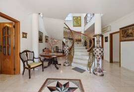 Carvoeiro – Spacious luxury 5+1-bedroom villa with pool, sea views, double garage on large private plot