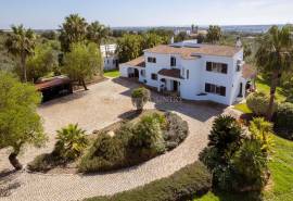 Olhão – Luxury 3-Bedroom Quinta with Pool, Sea Views and Olive Grove.