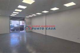 PRESSI VIA LIBICA – Locale artigianale fronte strada di 75 mq ca. – vano unico + w.c. Buone condiz.