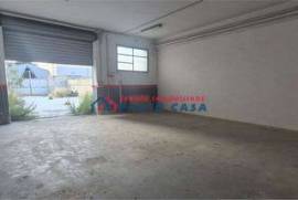 PRESSI VIA LIBICA – Magazzino di 75 mq ca. + 150 mq ca. di area libera antistante – vano unico