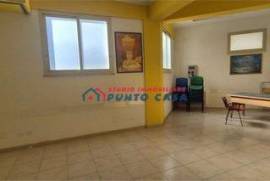 PACECO - Ufficio al P.T. di 225mq ca. + area a parcheggio di 70mq ca. Buone condizioni