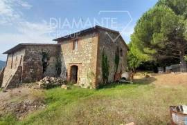 AZ402 – Small farm with stone farmhouse and 6 hectares of land