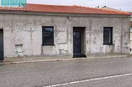 Single storey house T2 with land in S.Bernardo