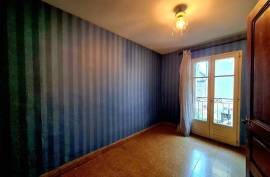 Village House To Refresh With 3 Bedrooms, 2 Shower Rooms, A Convertible Attic, Cellars And A Patio, Near The River.