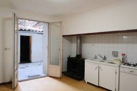 Village House To Refresh With 3 Bedrooms, 2 Shower Rooms, A Convertible Attic, Cellars And A Patio, Near The River.