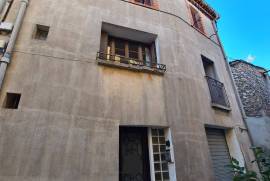 Village House To Refresh With 3 Bedrooms, 2 Shower Rooms, A Convertible Attic, Cellars And A Patio, Near The River.