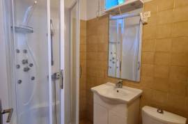 Village House To Refresh With 3 Bedrooms, 2 Shower Rooms, A Convertible Attic, Cellars And A Patio, Near The River.