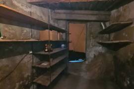 Village House To Refresh With 3 Bedrooms, 2 Shower Rooms, A Convertible Attic, Cellars And A Patio, Near The River.