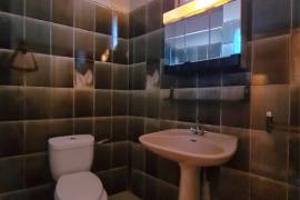 Village House To Refresh With 3 Bedrooms, 2 Shower Rooms, A Convertible Attic, Cellars And A Patio, Near The River.