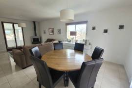 Large House With 125 M2 Of Living Space On 1010 M2 Of Land With A Swimming Pool And A Separate 38 M2 Flat. Large House With 125 M2 Of Living Space On 1010 M2 Of Land With A Swimming Pool And A Separate 38 M2 Flat.