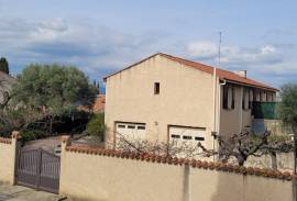 Large House With 125 M2 Of Living Space On 1010 M2 Of Land With A Swimming Pool And A Separate 38 M2 Flat. Large House With 125 M2 Of Living Space On 1010 M2 Of Land With A Swimming Pool And A Separate 38 M2 Flat.