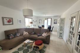 Large House With 125 M2 Of Living Space On 1010 M2 Of Land With A Swimming Pool And A Separate 38 M2 Flat. Large House With 125 M2 Of Living Space On 1010 M2 Of Land With A Swimming Pool And A Separate 38 M2 Flat.