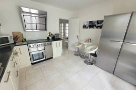 Large House With 125 M2 Of Living Space On 1010 M2 Of Land With A Swimming Pool And A Separate 38 M2 Flat. Large House With 125 M2 Of Living Space On 1010 M2 Of Land With A Swimming Pool And A Separate 38 M2 Flat.