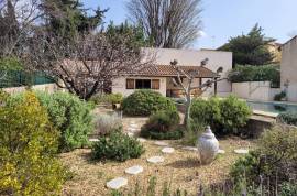 Large House With 125 M2 Of Living Space On 1010 M2 Of Land With A Swimming Pool And A Separate 38 M2 Flat. Large House With 125 M2 Of Living Space On 1010 M2 Of Land With A Swimming Pool And A Separate 38 M2 Flat.