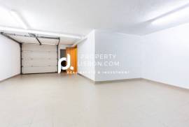 Lisbon 4 Bed Villa Modern Large Rooms Lisbon 4 Bed Villa Modern Large Rooms