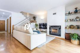 Lisbon 4 Bed Villa Modern Large Rooms Lisbon 4 Bed Villa Modern Large Rooms