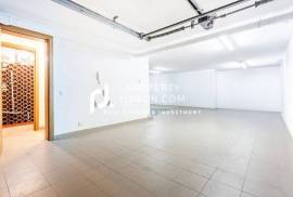 Lisbon 4 Bed Villa Modern Large Rooms Lisbon 4 Bed Villa Modern Large Rooms