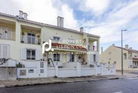 Lisbon 4 Bed Villa Modern Large Rooms Lisbon 4 Bed Villa Modern Large Rooms