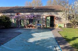 Beautiful House with Pool in the Middle of Vineyards