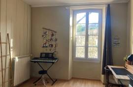 Beautiful House with Pool in the Middle of Vineyards