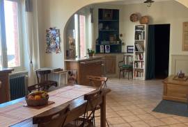 Beautiful House with Pool in the Middle of Vineyards