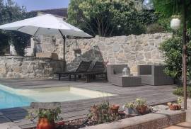 Beautiful House with Pool in the Middle of Vineyards