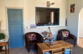 Beautiful House with Pool in the Middle of Vineyards