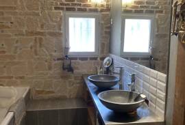 Beautiful House with Pool in the Middle of Vineyards