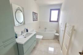 Large House With Swimming Pool